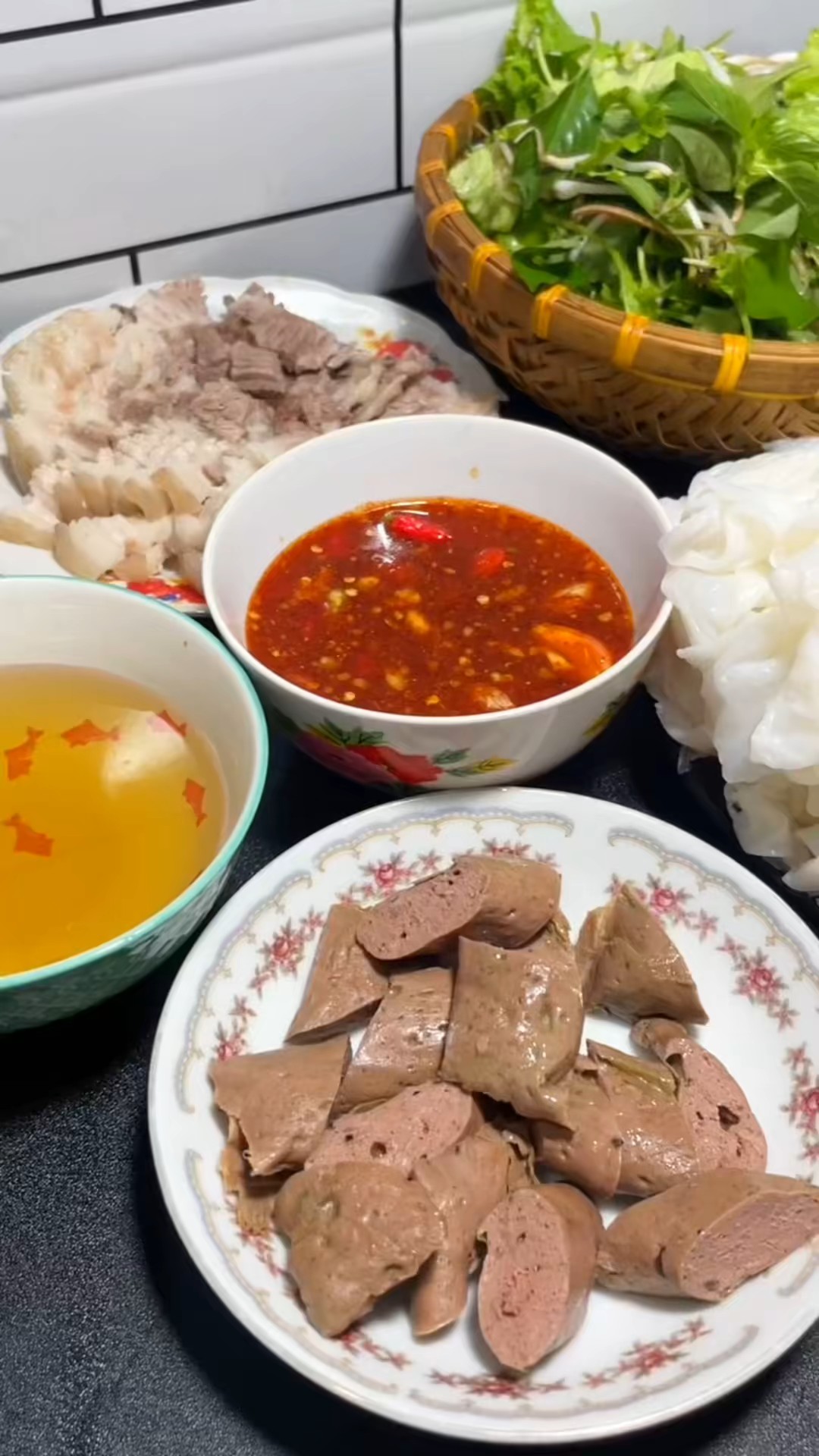 Bánh ướt thịt heo – Ẩm thực Quảng Trị  món ăn dân dã mà ai đi xa cũng nhớ.