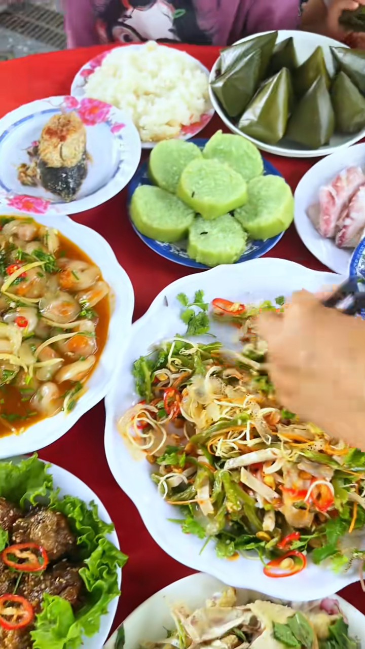 Ẩm thực địa phương _ Xem mâm đám giổ ở  Quảng Trị có gì